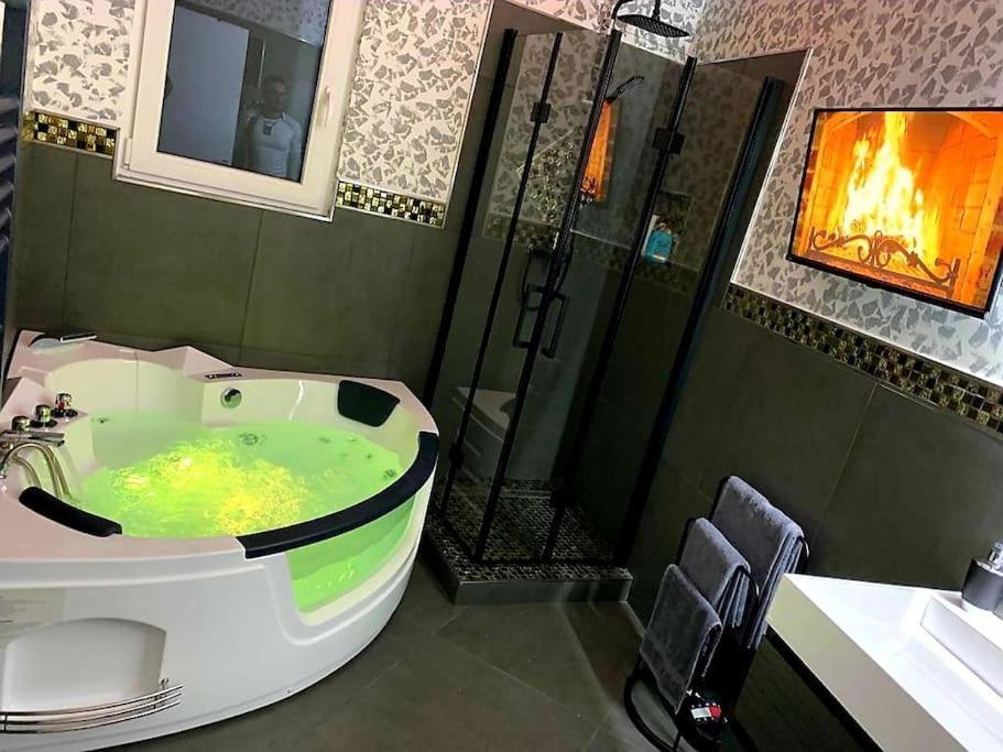 Luxus Loft Whirlpool Designer Kueche Bad Apartment แฮร์เดคเคอ ภายนอก รูปภาพ