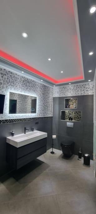 Luxus Loft Whirlpool Designer Kueche Bad Apartment แฮร์เดคเคอ ภายนอก รูปภาพ